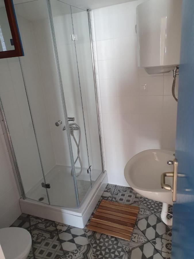 Apartments Bassi Stara Baška Buitenkant foto